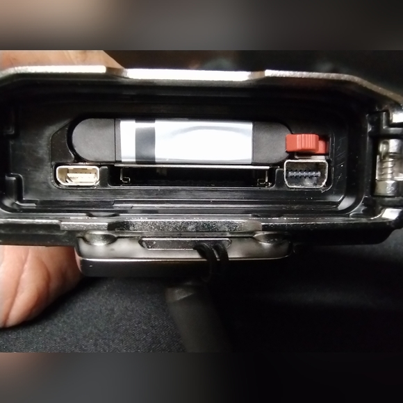 Olympus Tough TG-180 waterproof digital camera - Picture 5 of 7